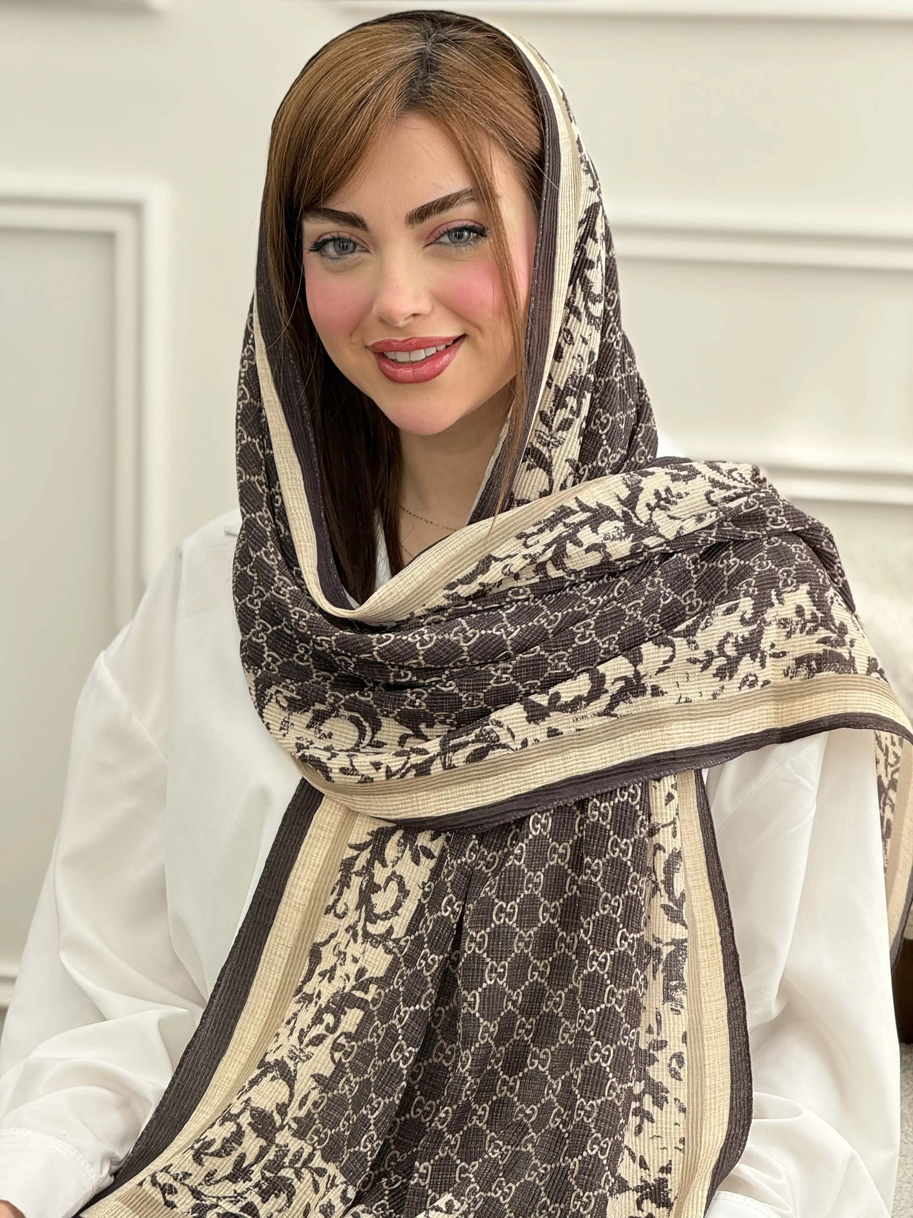 شال نخی پلیسه طرح گوچی