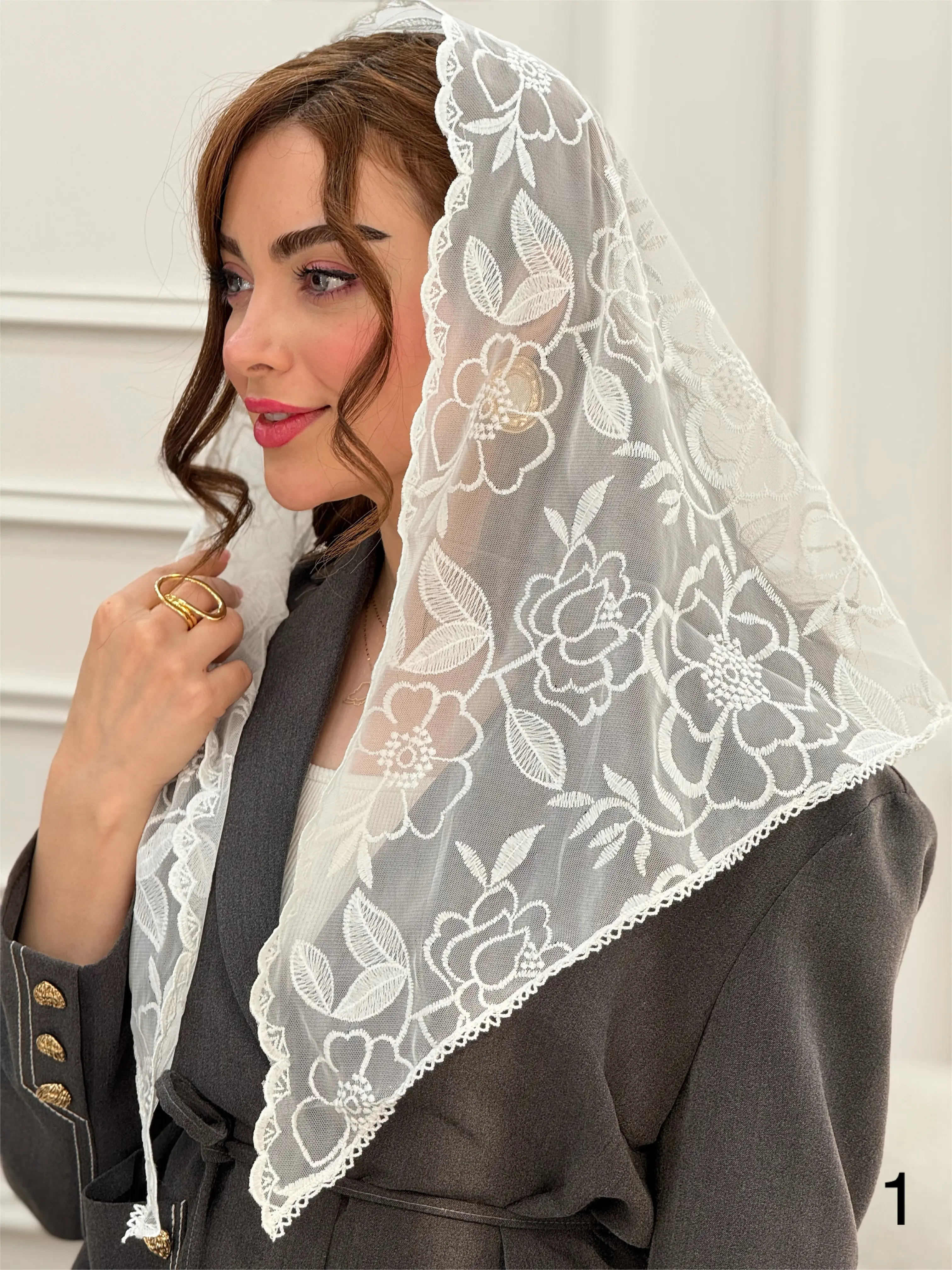 مینی اسکارف سه گوش دانتل سفید