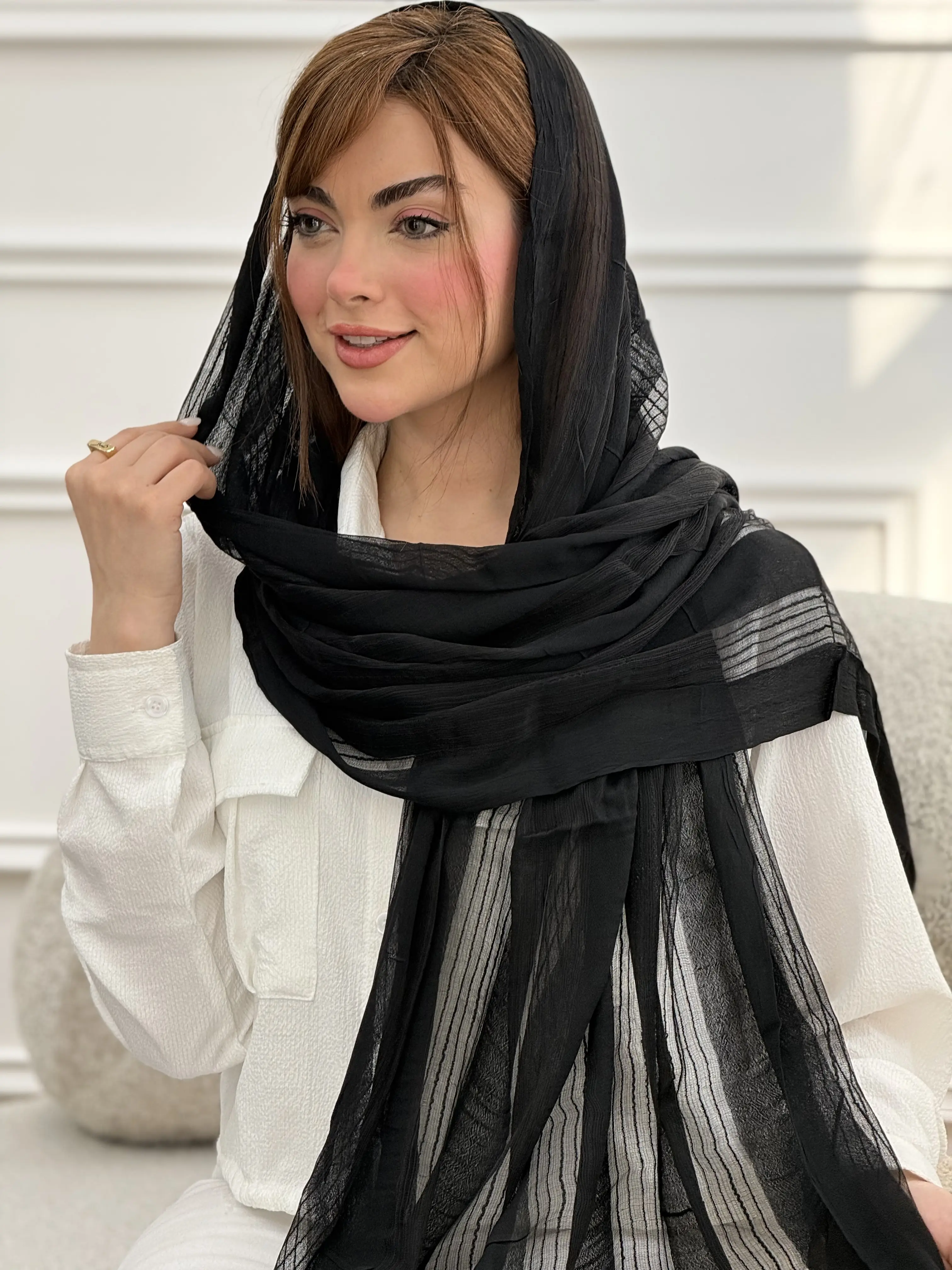 شال نخی مشکی راه راه