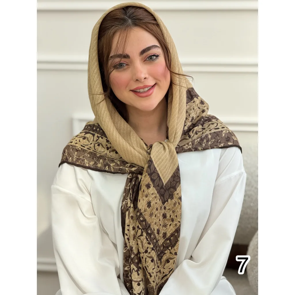روسری نخی وسط ساده حاشیه برگ