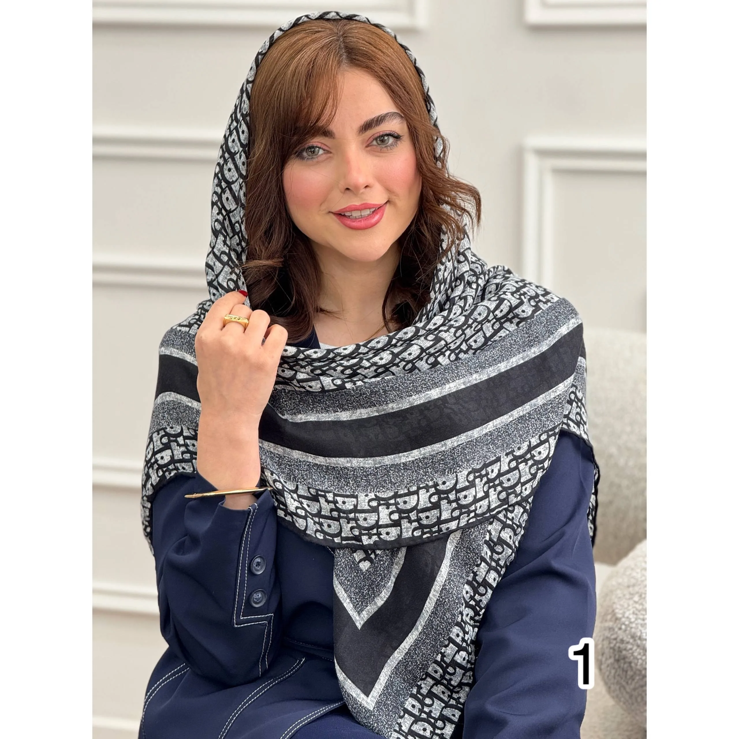 روسری نخی مشکی سفید