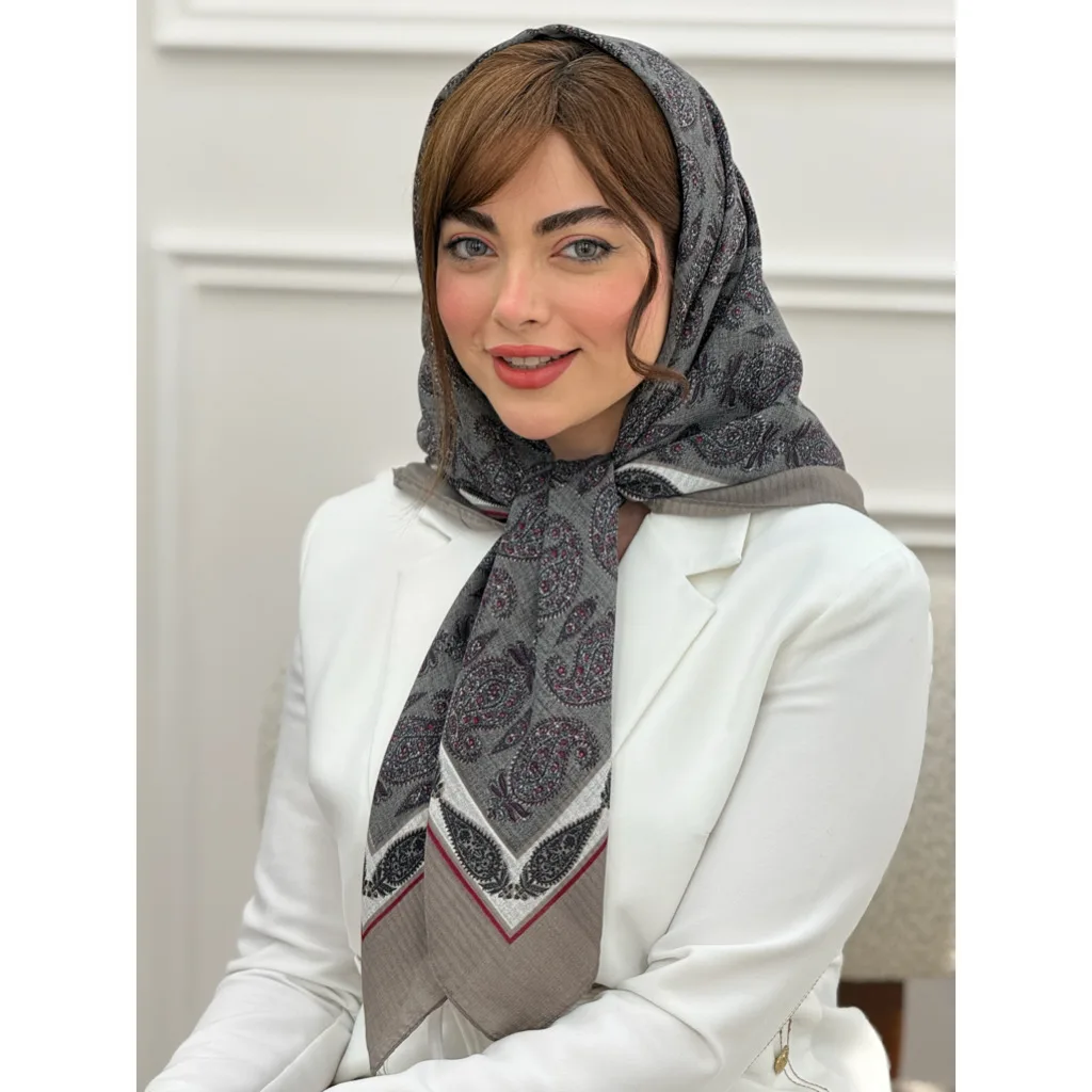 روسری نخ اسکالر طرح ترمه حاشیه دار
