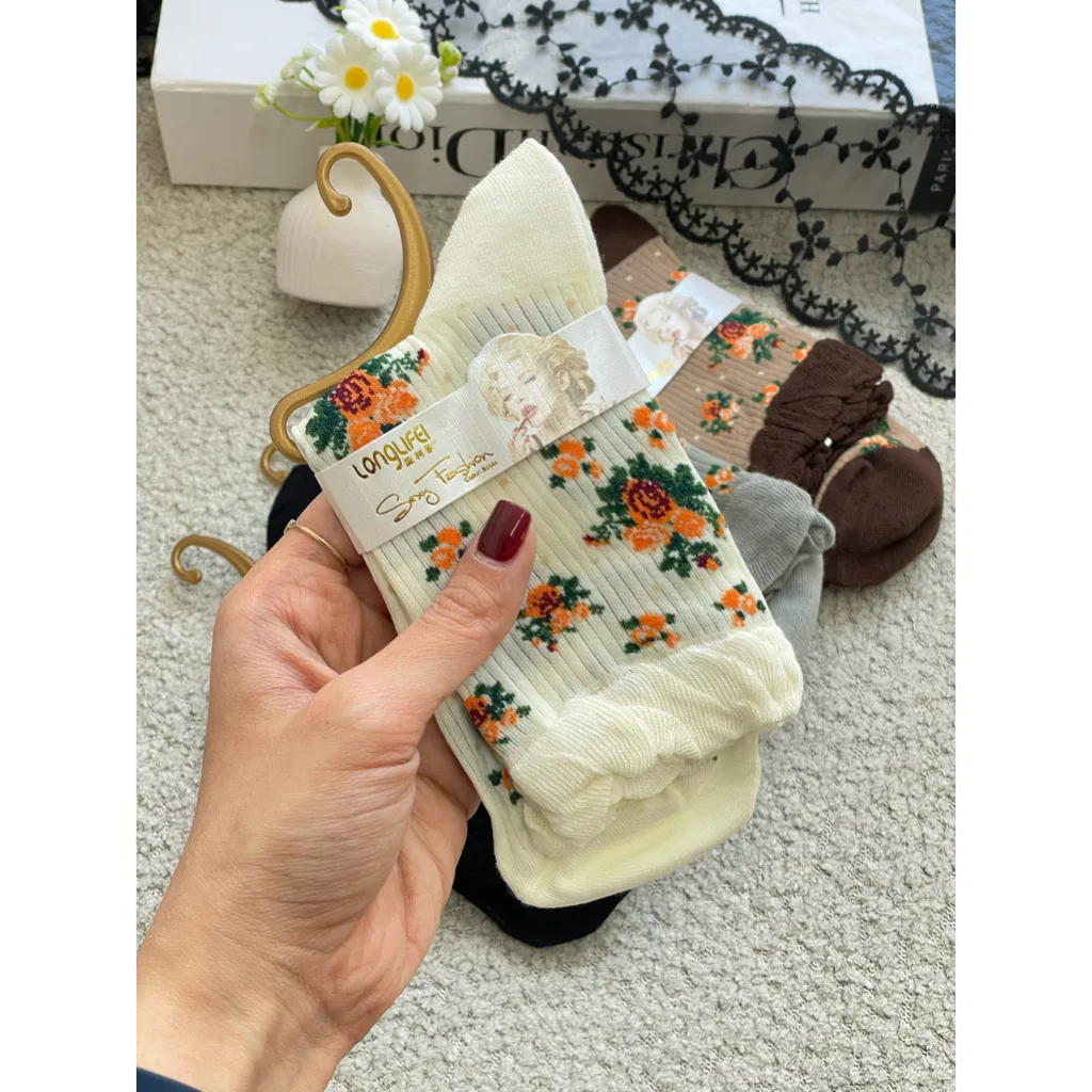 جوراب بلند گل گلی لبه چین