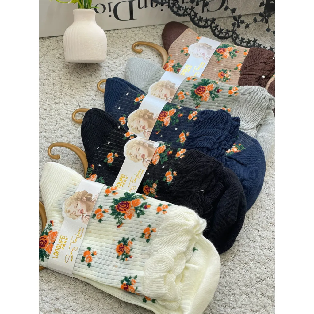 جوراب بلند گل گلی لبه چین